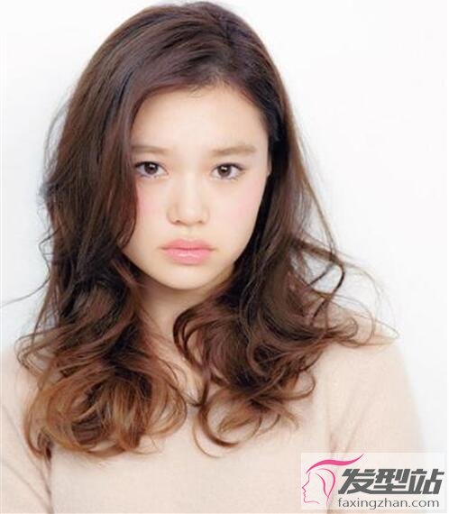 圓臉女生中長發(fā)發(fā)型