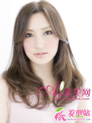 2012最熱發(fā)型 中分梨花頭修顏顯氣質(zhì)