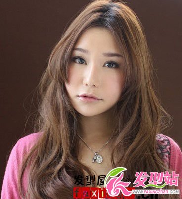 遠(yuǎn)離寬臉 迷人長(zhǎng)卷發(fā)修出小臉型